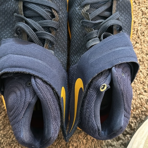 Kyrie Irving Nike shoes sz 7Y - Picture 5 of 5